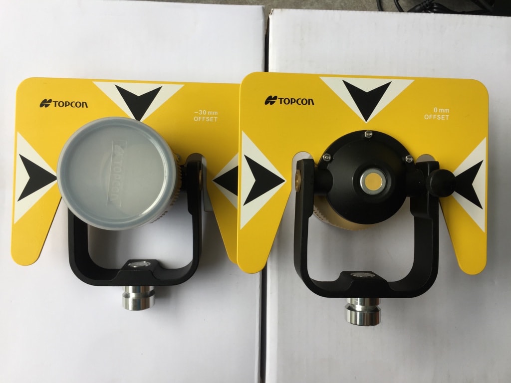 Gương Topcon kết hợp với máy toàn đạc điện tử để thực hiện những phép đo có độ chính xác cao.