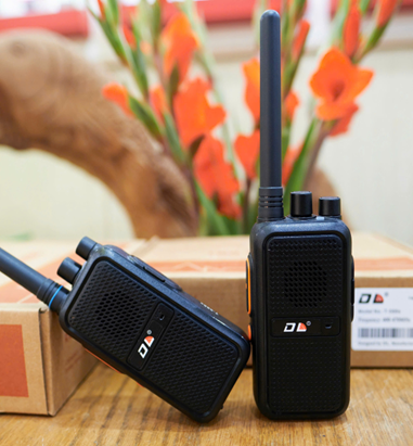 Lợi ích của bộ đàm chống ồn đối với hoạt động sân khấu