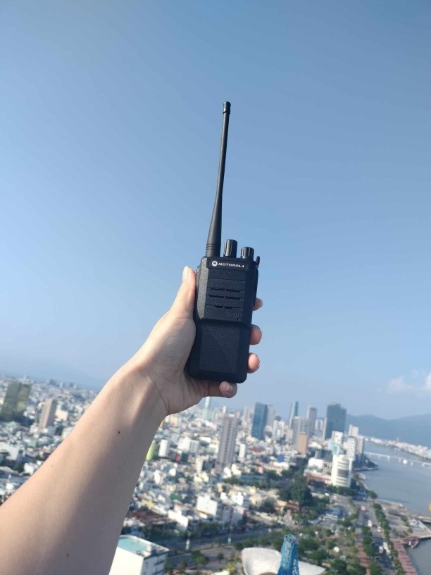 Bộ đàm là phương tiện liên lạc quan trọng trong các tòa nhà cao tầng