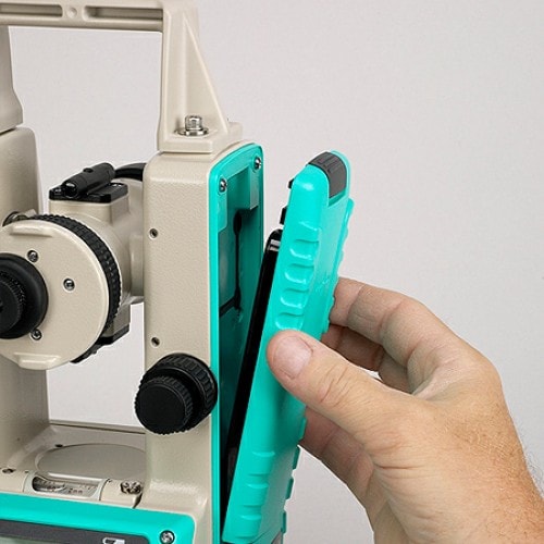 Máy kinh vĩ điện tử Nikon NE 100 với độ chính xác cao, ổn định, máy bền chắc theo thời gian