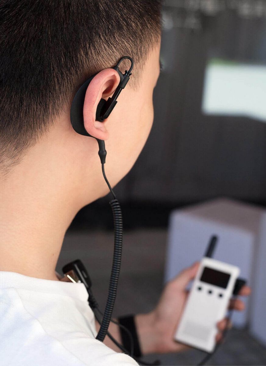 Tai nghe bộ đàm là trợ thủ đắc lực trong việc đảm bảo thông tin liên lạc 