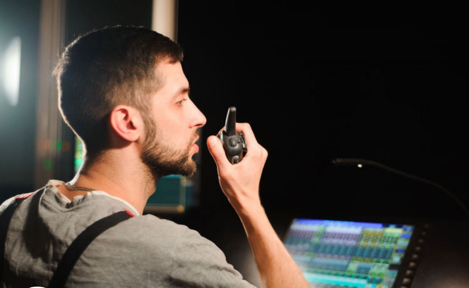 Bộ đàm là thiết bị không thể thiếu trong hoạt động tổ chức sự kiện