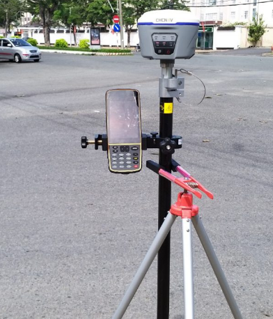 Máy đo RTK CHC I50 giúp định vị tốt với những khu vực che phủ rộng , chuyển đổi linh hoạt trong mọi điều kiện đo đạc.