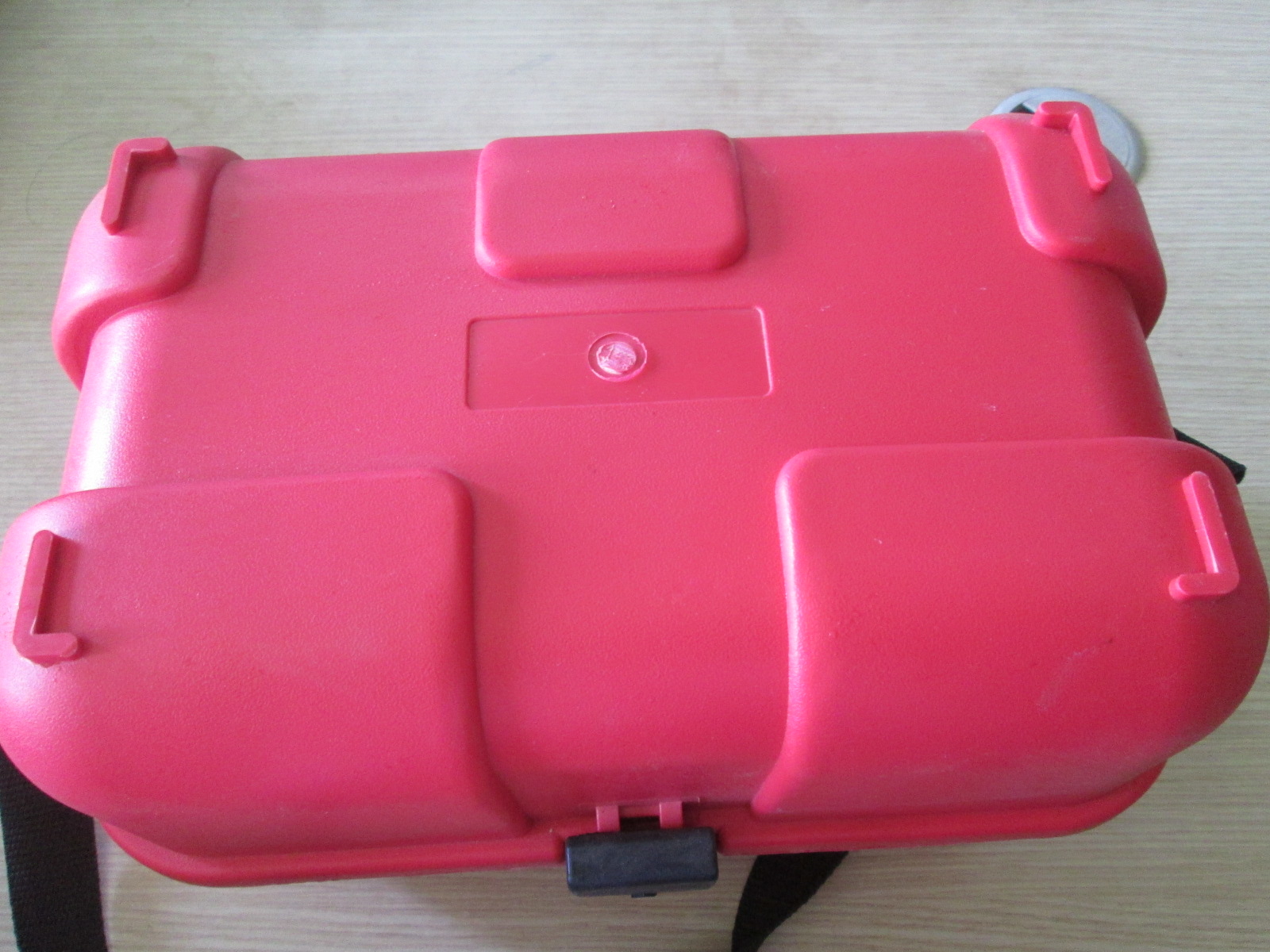 Sử dụng hộp đựng máy thủy bình sokkia giúp bảo vệ và thuận tiện di chuyển