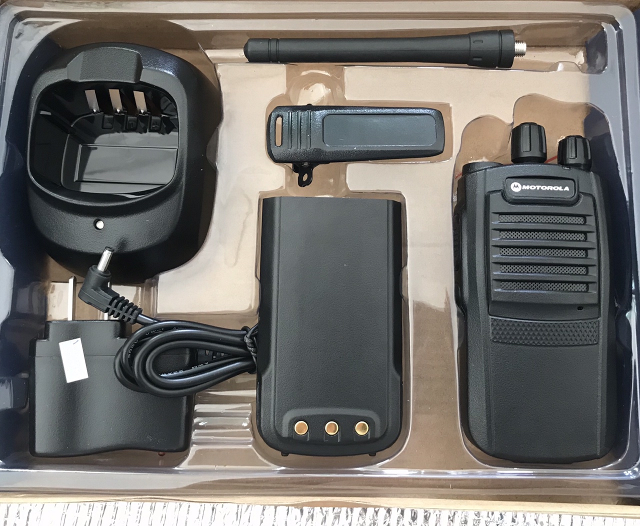 trọn bộ máy bộ đàm cầm tay motorola cp 1250