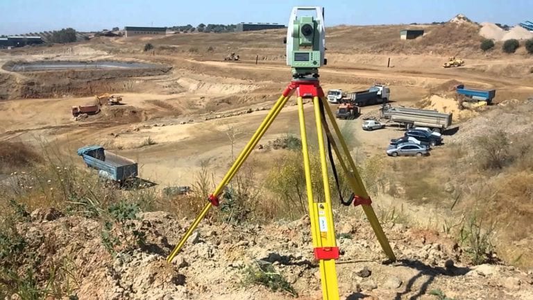 Với thao tác và cách sử dụng đơn giản, máy toàn đạc điện tử TS 02 Plus - Leica sẽ giúp công việc hoàn thành nhanh chóng và đạt được độ chính xác cao.